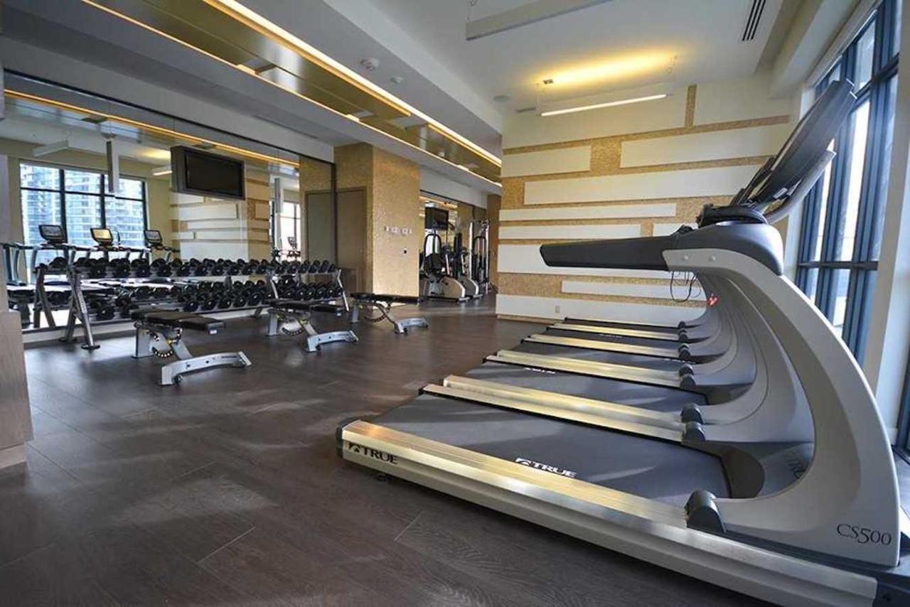 Luxury Condo Prime Location โตรอนโต ภายนอก รูปภาพ