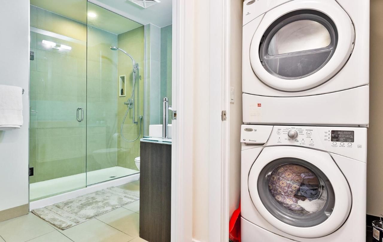Luxury Condo Prime Location โตรอนโต ภายนอก รูปภาพ